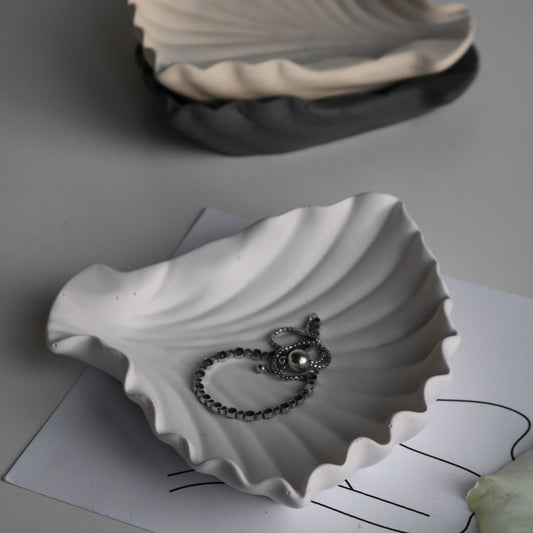 Clam shell jewellery dish